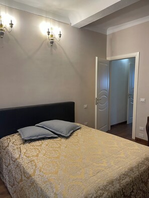2 habitaciones, tabla de planchar con plancha y acceso a internet 