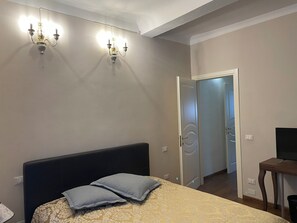 2 bedrooms, iron/ironing board, Internet, bed sheets