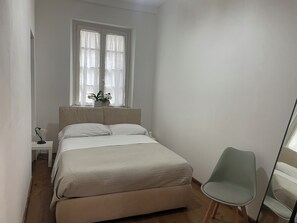 2 bedrooms, iron/ironing board, internet, bed sheets