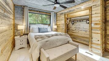 2 bedrooms, internet, bed sheets