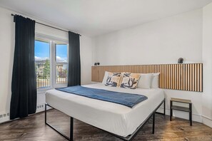 1 bedroom, iron/ironing board, WiFi, bed sheets - Lakefront Lookout  1BR Condo on Lakeshore Drive! (Sylvan Lake)