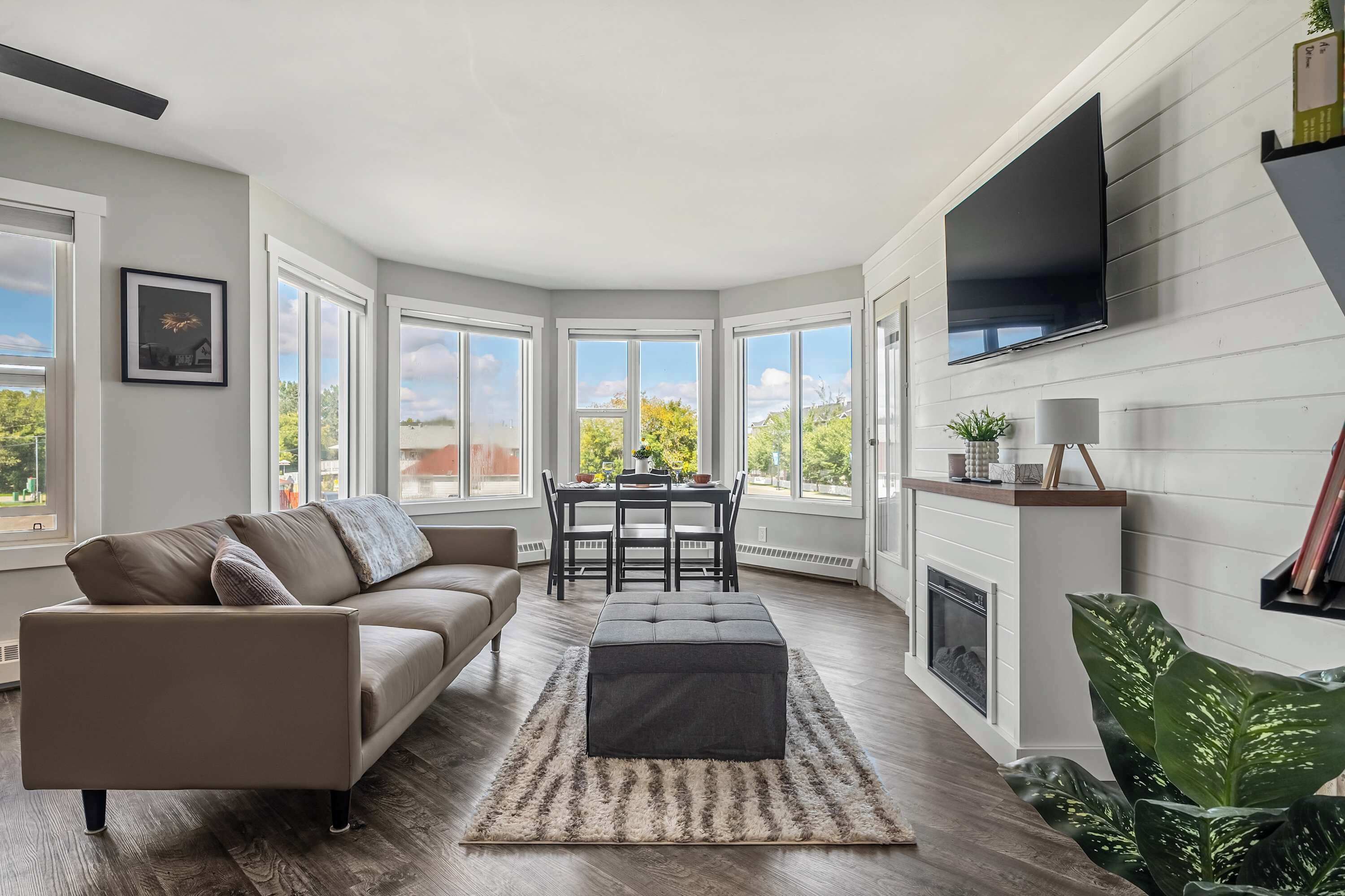 TV, fireplace, offices