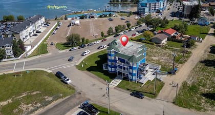 Lakefront Lookout 1BR Condo on Lakeshore Drive!