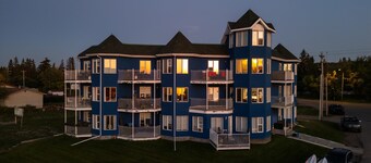 Lakefront Lookout  1BR Condo on Lakeshore Drive!