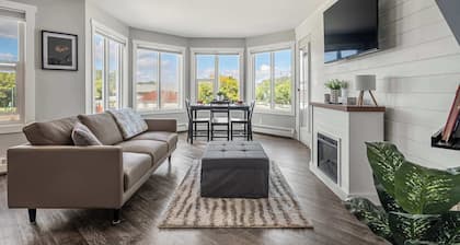 Lakefront Lookout 1BR Condo on Lakeshore Drive!