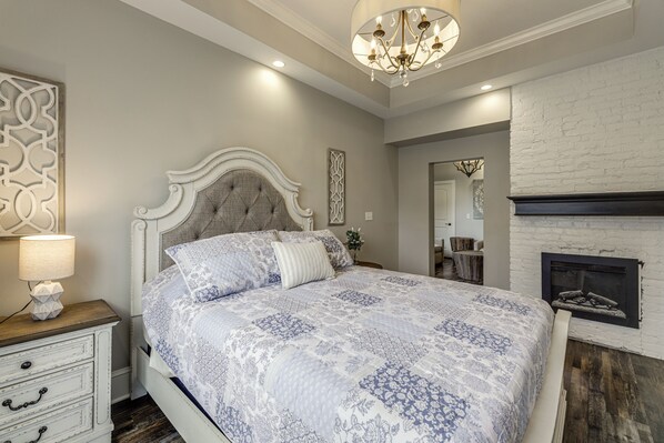 4 bedrooms, iron/ironing board, Internet, bed sheets