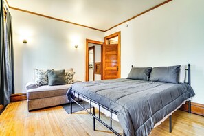 2 camere, una scrivania, ferro/asse da stiro, culla da viaggio