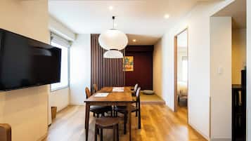 Sauna Suite | Dining room