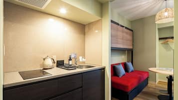 Superior Studio Apartment | Iron/ironing board, free WiFi