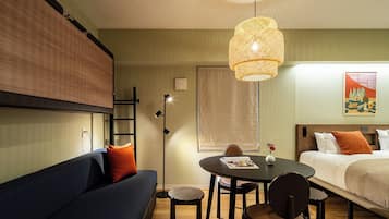 Deluxe Studio Apartment | Iron/ironing board, free WiFi