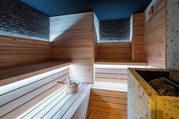 Sauna Suite | Bathroom | Hair dryer, slippers - Section L Ueno-Hirokoji (Tokyo)