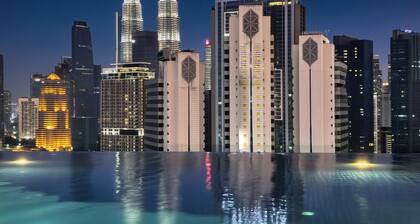 Majestic by Avery &10 mins to Twin Tower