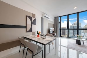 Family Condo, 1 Bedroom, Kitchen, City View | Living area