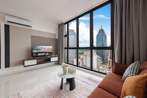 Family Condo, 1 Bedroom, Kitchen, City View | Living area