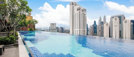 حمّام سباحة خارجي، مقاعد للتشمس