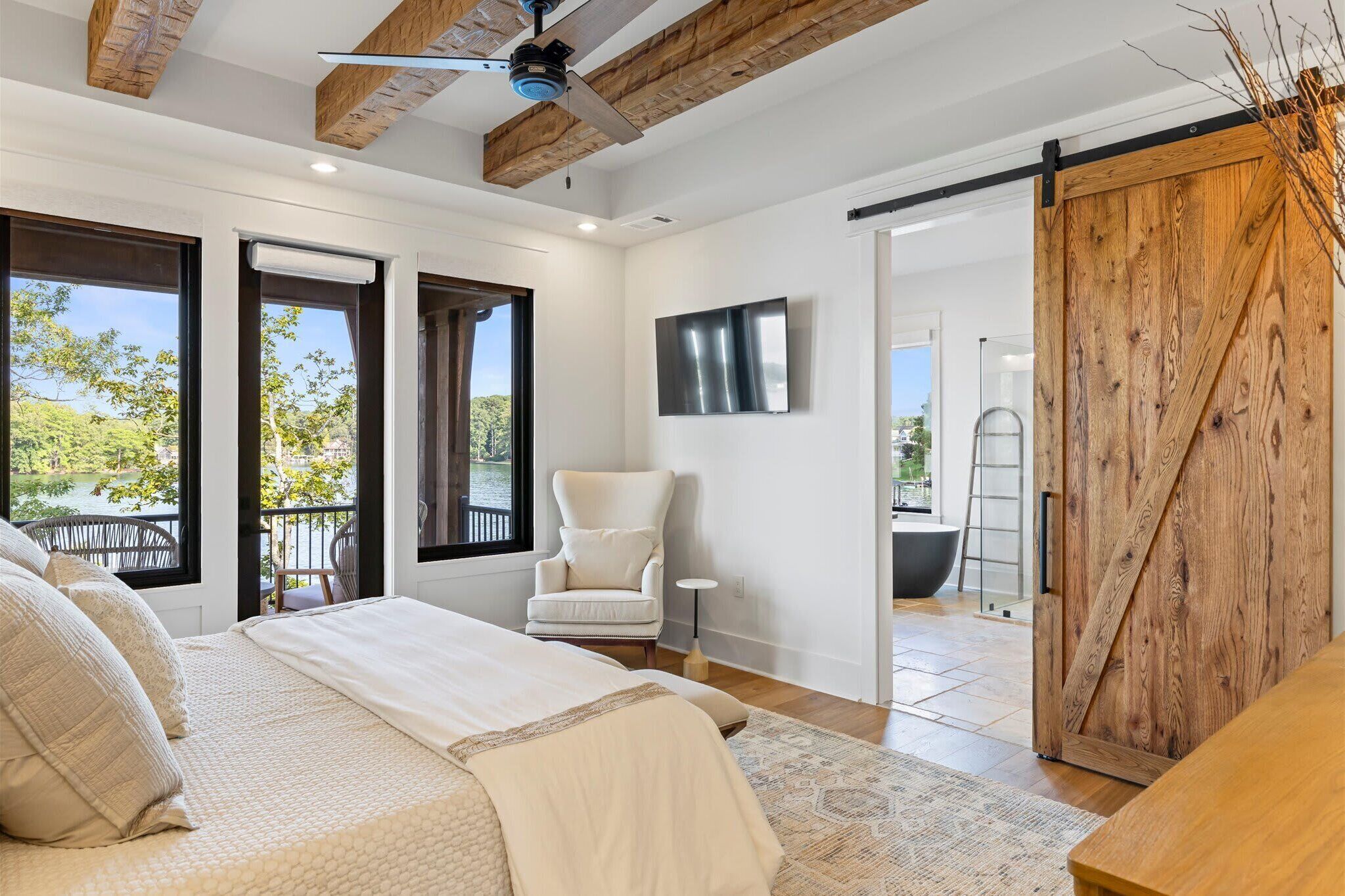 4 多间卧室、办公桌、熨斗/熨衣板、旅行婴儿床