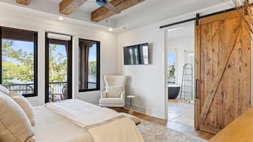 4 chambres, bureau, fer et planche à repasser, lit parapluie