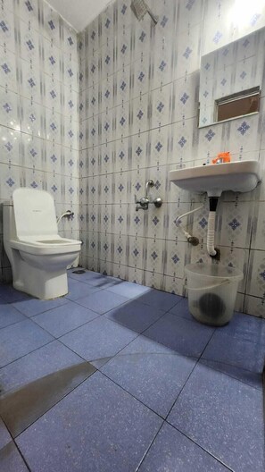 Comfort Room, Balcony