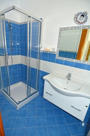 Shower, towels