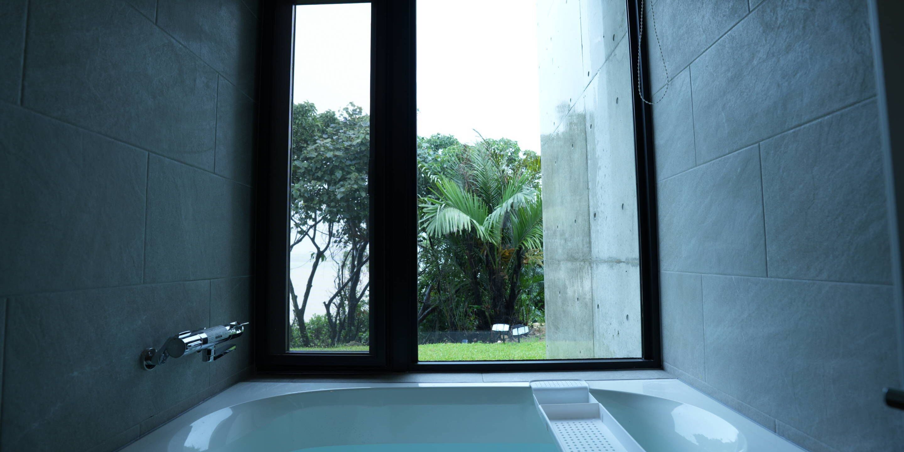 Deluxe Villa, 2 Bedrooms, Non Smoking, Kitchen | Bathroom | Combined shower/tub, free toiletries, hair dryer, towels