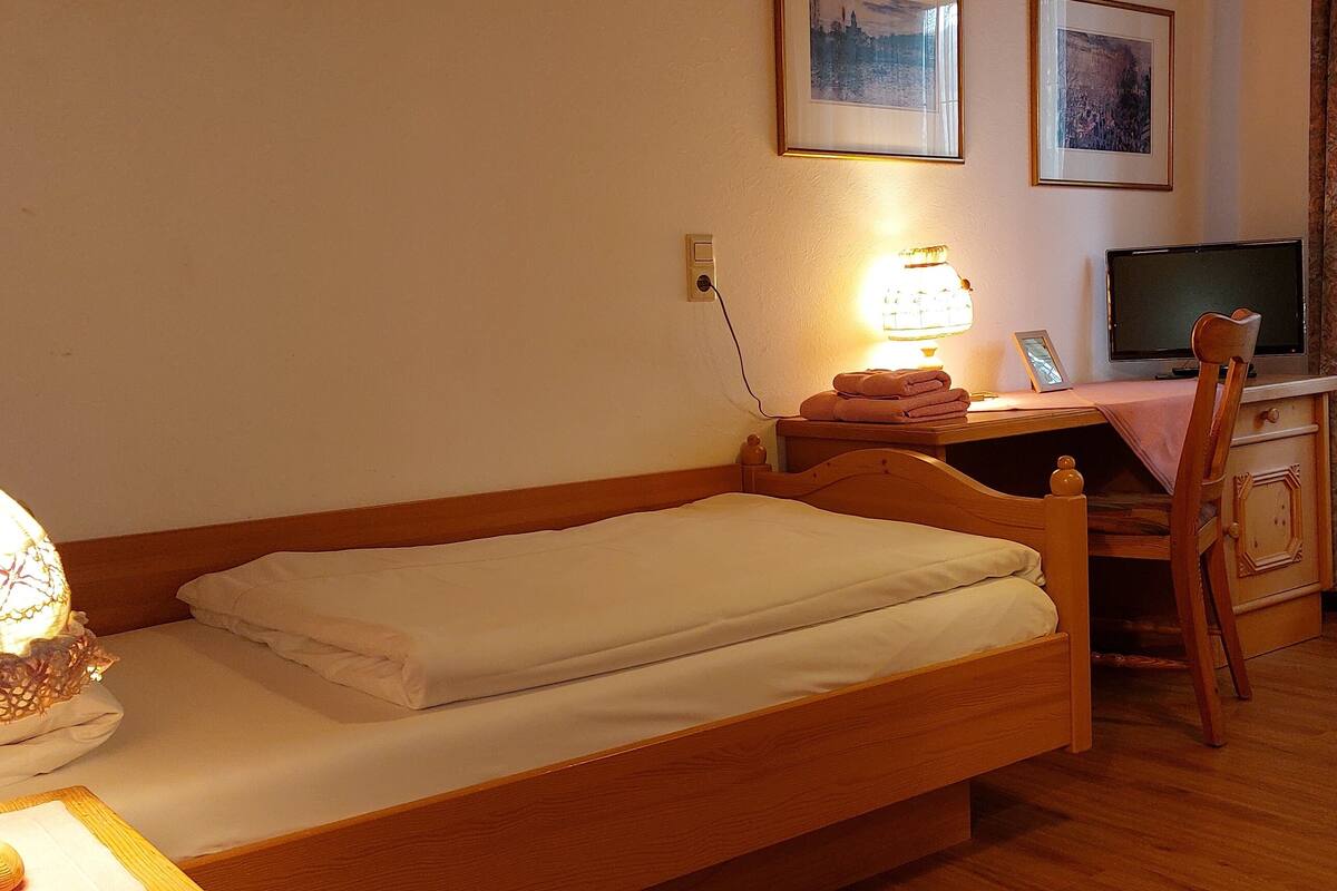 Basic Single Room | Free WiFi, wheelchair access