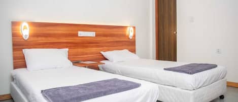 Chambre Deluxe Double ou avec lits jumeaux | Fer et planche Ă repasser, Wi-Fi gratuit