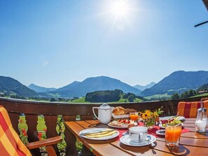 Outdoor dining - Kienberg 50 sqm, balcony or terrace, kitchen, 1 bedroom, 1 bed-sitting room, WLAN (Ruhpolding)