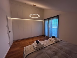 1 bedroom, bed sheets