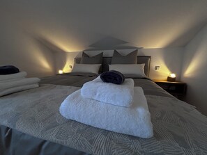 1 bedroom, bed sheets