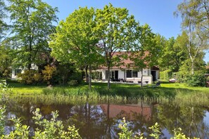 Exterior - Chalet in Friesland near Large Lakes (Sint Nicolaasga)