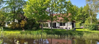 Chalet in Friesland bij grote meren