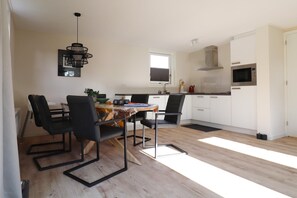 Fridge, microwave, dishwasher, coffee/tea maker