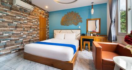 Chic Deluxe Double Room at Sunrise Trung Son