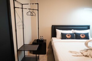 1 bedroom, desk - Cozy Standard Single in Huai Kwang (Bangkok)