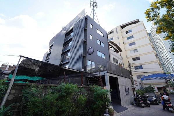Exterior - Cozy Standard Single in Huai Kwang (Bangkok)