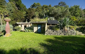 Exterior - The Mud House— earth studio in Pigeon Bay with views, wood-fired sauna & bath! (Pigeon Bay)