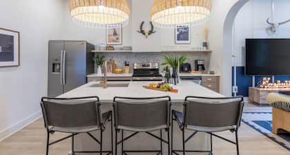 Sleeps 24 | Rooftop, Game Room & Outdoor Spaces | Just 10 Min to Broadway