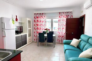 Smart TV - Apartamento con Aire Acondicionado y WiFi a Pasos de la Playa (Conil de la Frontera)