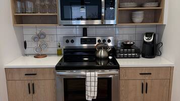 Frigorífic, microones, forn i placa de cuina