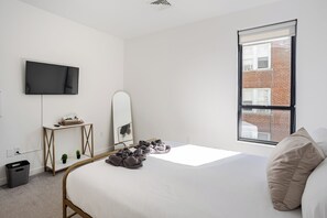 2 bedrooms, desk, iron/ironing board, free WiFi