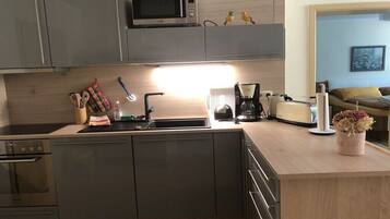 Kühlschrank, Ofen, Herdplatte, Geschirrspüler