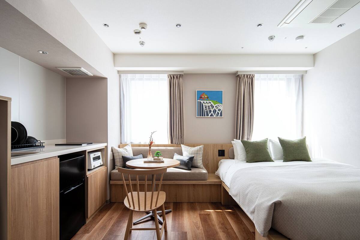 Superior Studio | In-room safe, iron/ironing board, free WiFi