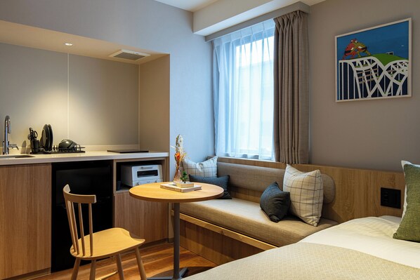 Superior-stúdíóíbúð (Apartment) | Öryggishólf í herbergi, straujárn/strauborð, ókeypis þráðlaus nettenging