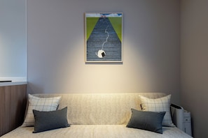 Deluxe Studio Apartment | Iron/ironing board, free WiFi, bed sheets