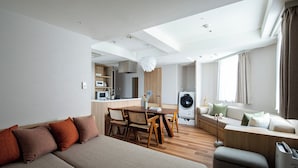 A modern apartment with a dining area, kitchen, and living space. - Section L Shimbashi West (Tokyo)