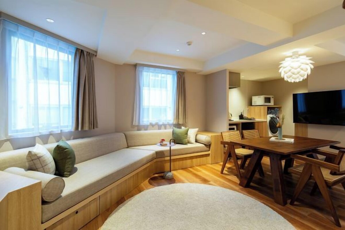 Living area | 43-inch Smart TV with satellite channels, books