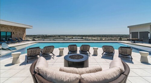 Zen  1BR Apt in Pleasant Frisco with fitness room, pool, EV charging and more!