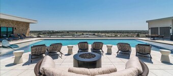 Zen  1BR Apt in Pleasant Frisco with fitness room, pool, EV charging and more!
