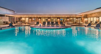 Zen 1BR Apt in Pleasant Frisco with fitness room, pool, EV charging and more!