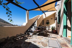 تناول الطعام بالخارج